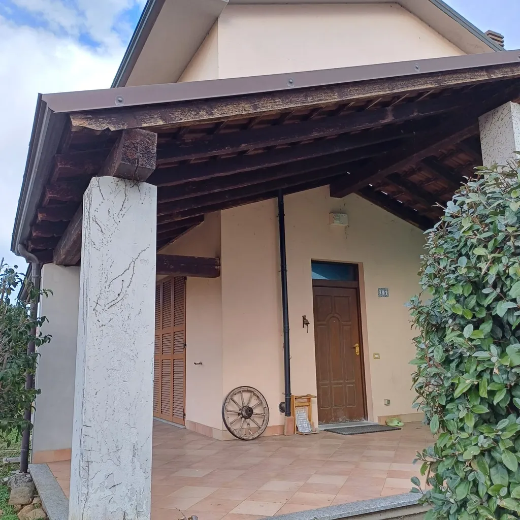 San Giorgio Piacentino in posizione tranquilla, villa di testa di ca.175 mq, 2 garage, Giardino e porticato/veranda