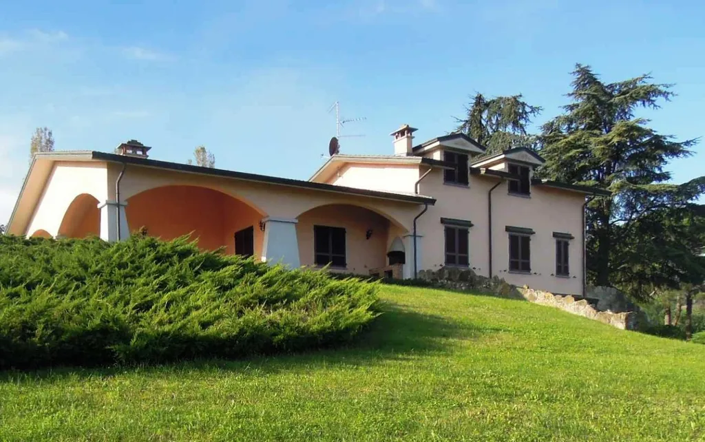 Val Luretta, Torrazzo di Momeliano, panoramica villa singola su lotto di ca.6600 mq c, vicina a Rivalta, Croara Golf e maneggi.