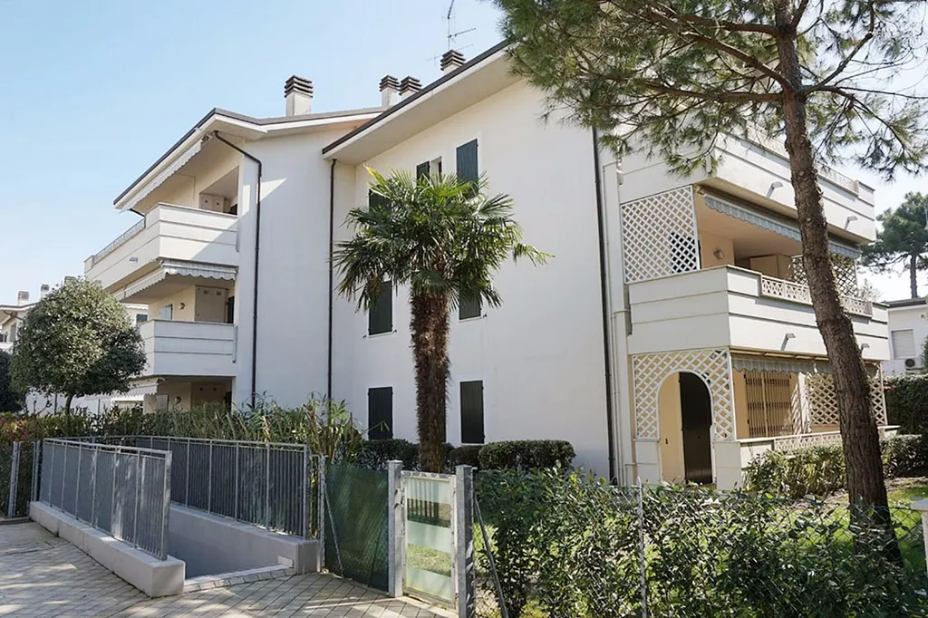 Appartamento in vendita a Milano Marittima, nel Pineta Village, due camere e due bagni.