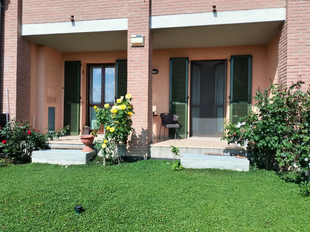 Trilocale con giardino e doppio garage frazione Roncaglia (PC)