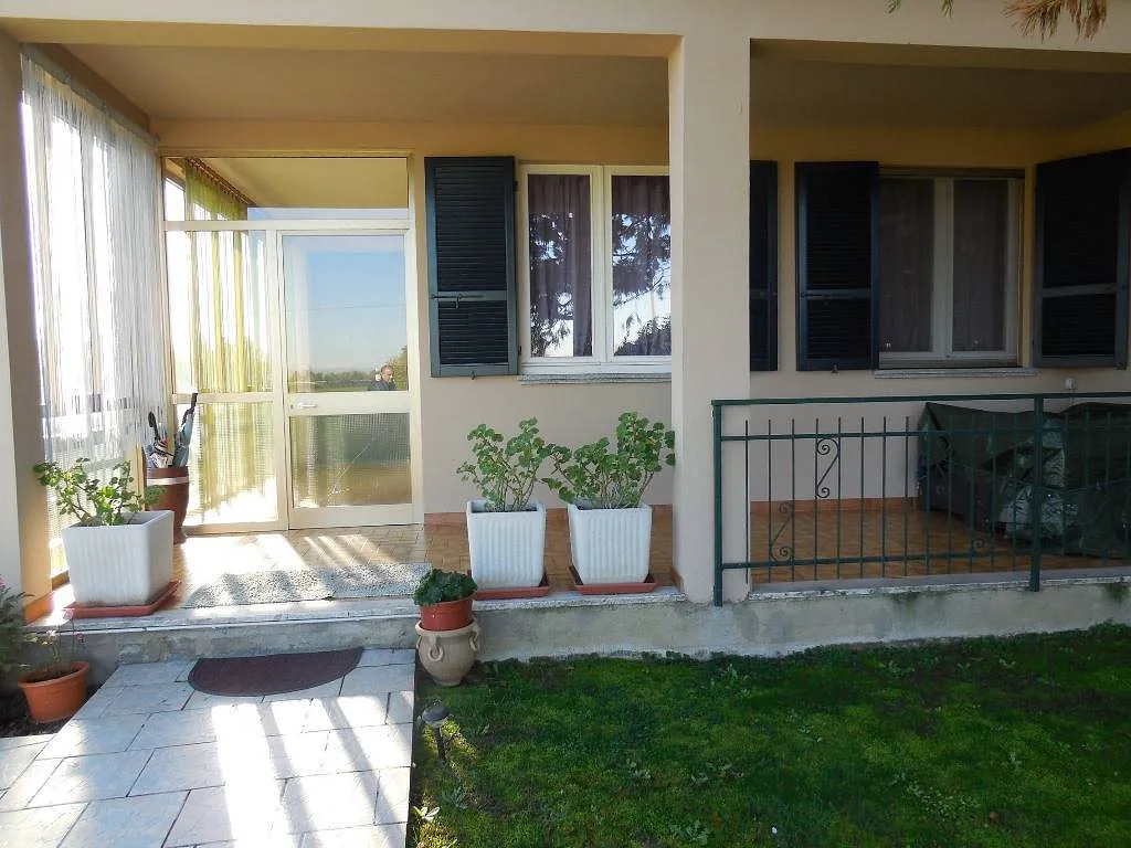 Villetta a schiera con giardino privato di mq. 150 e con garage