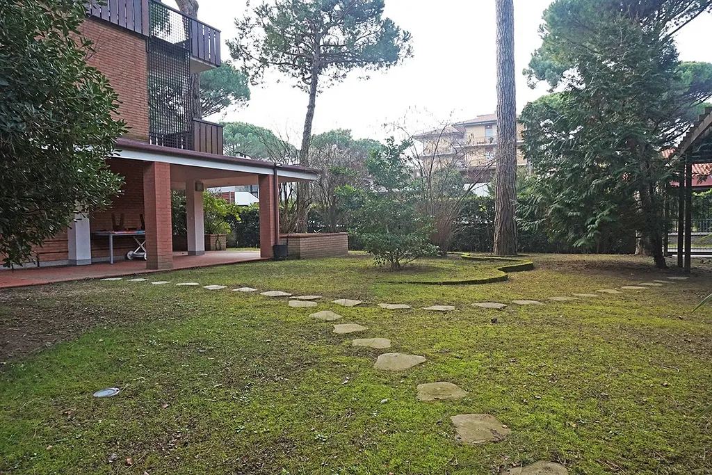 Villa a schiera di testa in vendita a Milano Marittima, con giardino