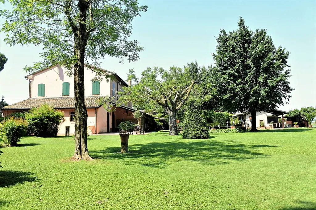 Villa bifamiliare in vendita a Lido di Savio, con ampio giardino privato