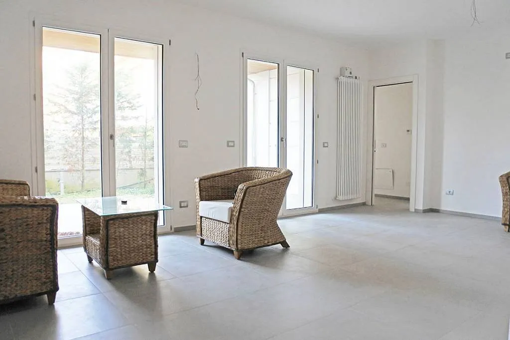 Appartamento in vendita a Cervia, zona lungomare, piano terra con giardino e garage